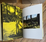 SOPHIE  CALLE - Coffret Sophie Ainsi de suite - Edition signée limitée à 50ex. contenant l'oeuvre : Ici reposent des secrets 2003