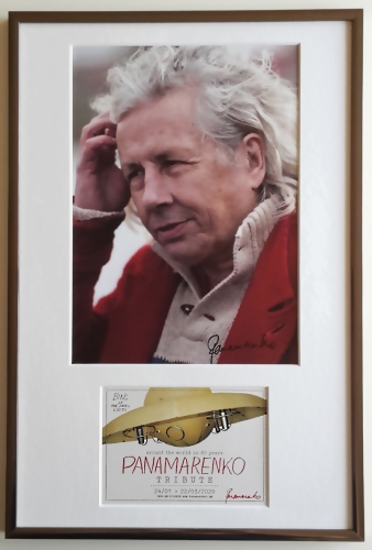 Panamarenko  - Gesigneerde foto met artcard  ingelijst