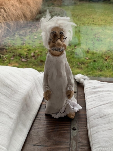 Anna Mankowska - Einstein standing