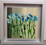 Ad van Hassel met blauwe bloemen