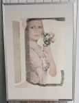 To stand still with flowers.