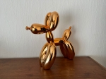 Balloon dog (orange).